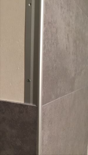 Saubere Ecklösung für Planeo Wandverkleidung - mit Aluprofil