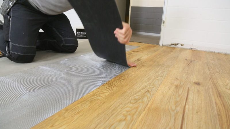Vinylboden kleben - die 4 Arten Klebevinyl zu verlegen