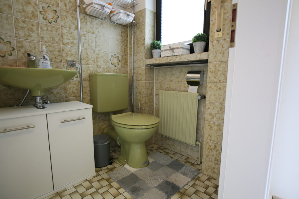 Gäste-WC renovieren – WC Sanierung mit Vinyl in 5 Schritten / planeo